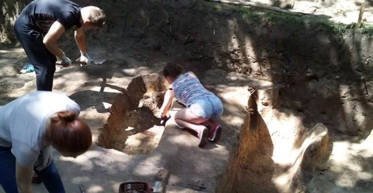Жуткая находка: семиярусное кладбище нашли в Чернигове