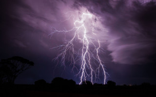 Киевляне засняли разряд молнии