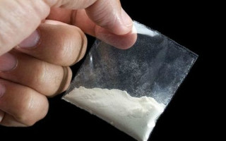 Знакомились на улице: в Киеве женщина предлагала наркотики детям