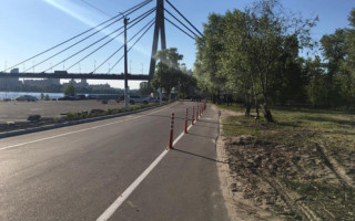 Дерзкий водитель в Киеве протаранил KIA, который заблокировал проезд