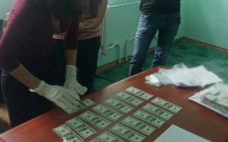 Предлагал взятку прокурору: полиция задержала предпринимателя