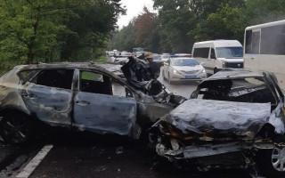 Заживо сгорели в машине: в Киеве произошло страшное ДТП