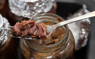 180 тонн испорченной тушенки нашли на военной базе: все подробности