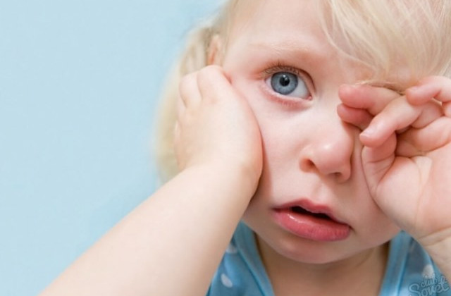 Двухлетняя девочка получила химожоги после применения вещества для очистки жира