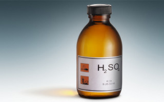 Неизвестные в Великобритании облили кислотой трехлетнего ребенка