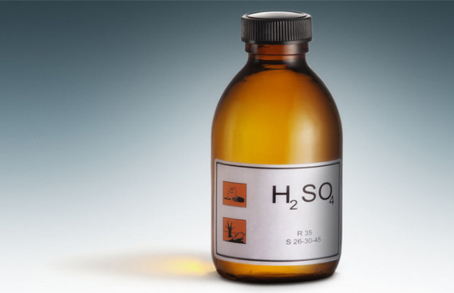 Неизвестные в Великобритании облили кислотой трехлетнего ребенка