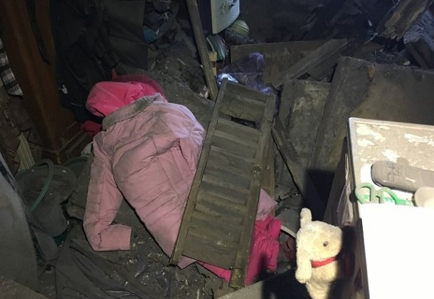 В многоквартирном доме в Житомире обвалился потолок: подробности ЧП