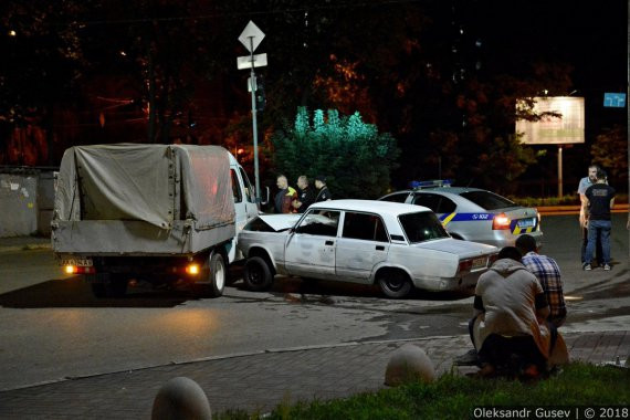 В Киеве «кавказцы» протаранили машину аварийщиков