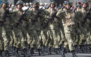 Вывозили копать яму и били: в воинской части издевались над бойцами