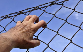 Из тюрьмы в Житомирской области сбежали двое преступников