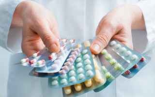 Нардепы предложили продавать все лекарства по рецепту