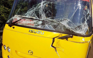 Под Харьковом столкнулись автобус и грузовик, 3 человека в больнице