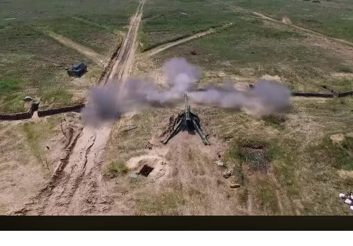 Бьют на 30 километров: Порошенко показал испытания новых украинских снарядов