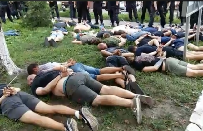 В горсовете на Сумщине произошла массовая драка: опубликовано жесткое видео