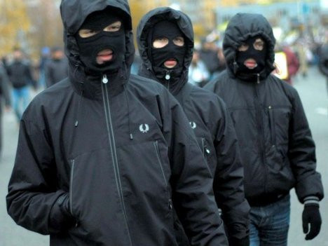 Трое в масках «Шрека» ограбили ювелирку в Харьковской области