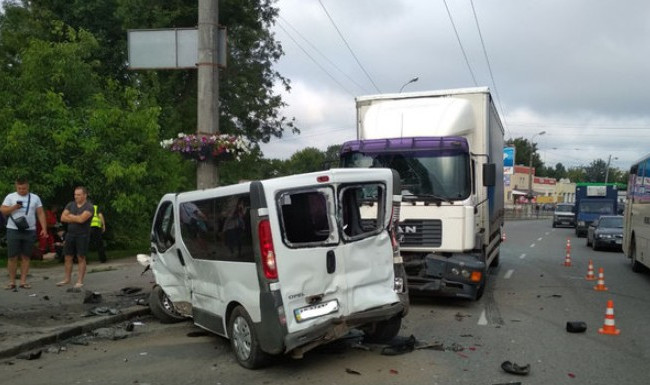 Жуткое ДТП в Виннице: столкнулись пять машин, есть погибший