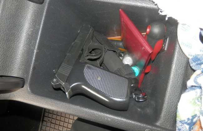 Военные на (КПВВ) «Марьинка» обнаружили автомобиль с нелегальным оружием