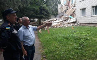 В ГСЧС рассказали причины обвала стены общежития в Житомирской области