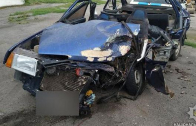 Жуткое ДТП на Прикарпатье: ВАЗ влетел в фуру, пострадали дети