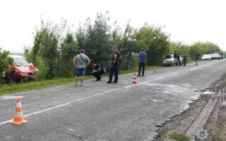 В Ровенской области легковушка сбила женщину с двумя детьми