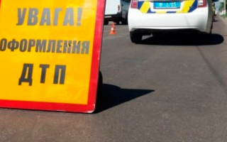 Жуткое ДТП во Львовской области: легковушка столкнулась с фурой