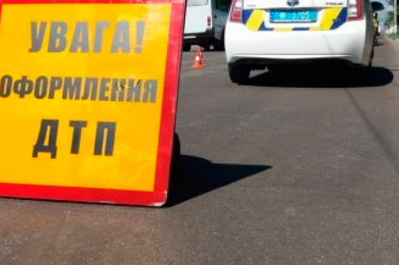 Жуткое ДТП во Львовской области: легковушка столкнулась с фурой