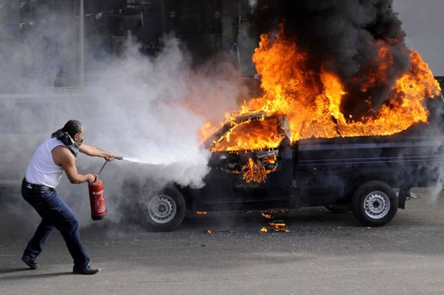 В центре Киева после тройного ДТП загорелся автомобиль