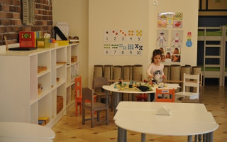 В Мариуполе ребенка накормили кашей с червями