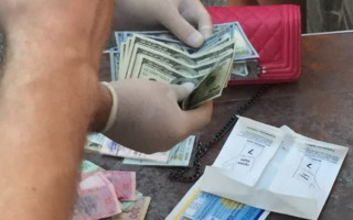 СБУ задержала таможенницу-взяточницу