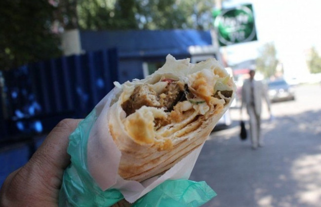 Массовое отравление шаурмой в Киеве: появились новые подробности