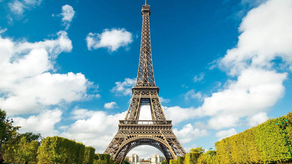 В Париже закрыли Эйфелеву башню: названа причина