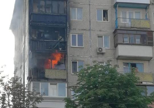 В Киеве горела девятиэтажка: огонь охватил три этажа