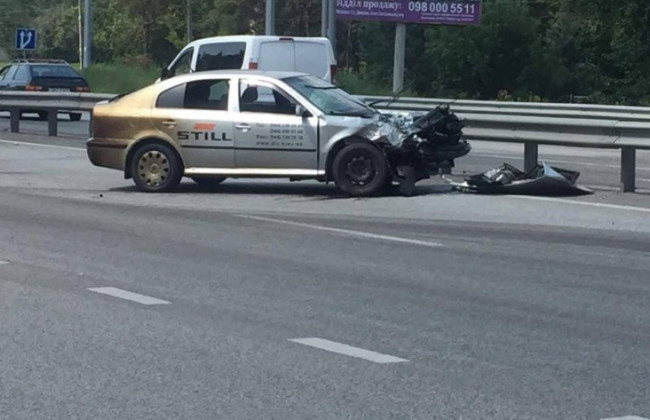 От удара машина вылетела в кювет: под Киевом произошло жуткое ДТП