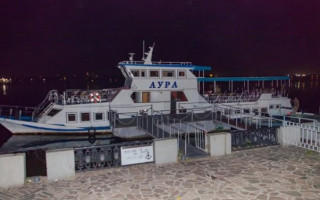 Водная авария в Днепре: пьяный капитан катера врезался в ресторан