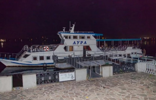 Водная авария в Днепре: пьяный капитан катера врезался в ресторан