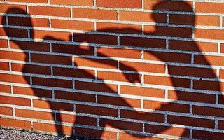 Групповое избиение девочки в Одессе: одна из нападавших собралась за границу