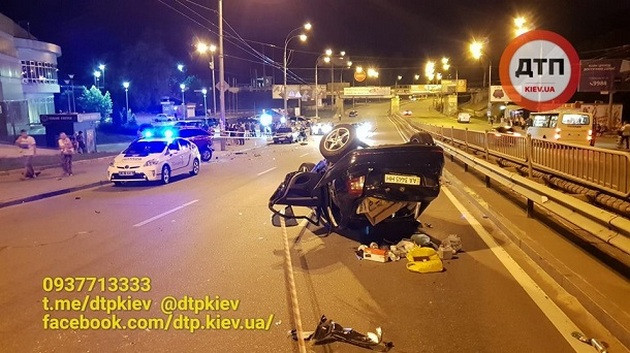 Жуткое ДТП с переворотом в Киеве: появились  данные о жертве