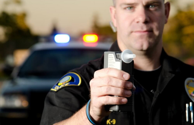 Мужчина отказался от теста на алкоголь и пересадил за руль жену