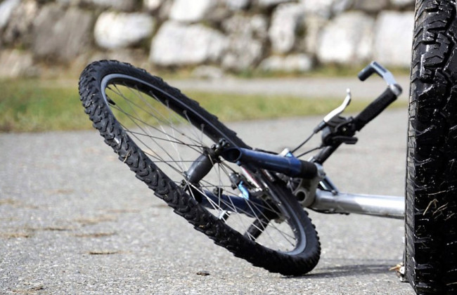 В Киеве нетрезвый водитель BMW сбил велосипедиста