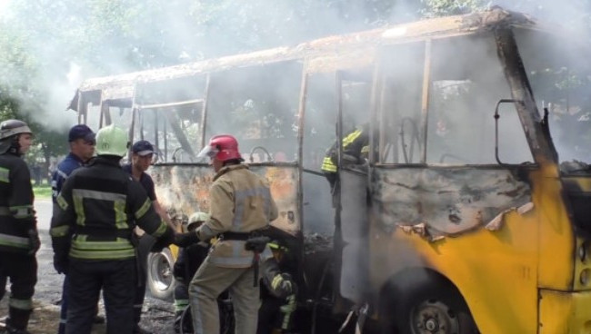 Маршрутка с людьми загорелась на ходу в Чернигове: все подробности