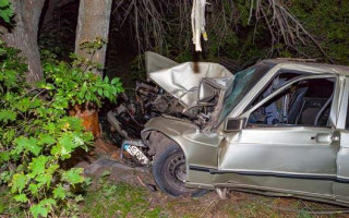 Пьяный водитель Mercedes вылетел в кювет в Днепре: пострадали трое