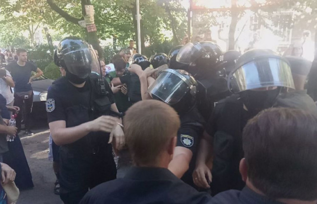 Облили бензином работника СИЗО и хотели сжечь: в полиции рассказали о бунте в Лукьяновском СИЗО