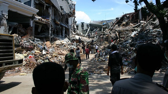 Землетрясение в Индонезии: Число жертв увеличилось до 387