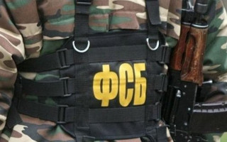 ФСБ заявляет о задержании в Крыму украинки с оружием