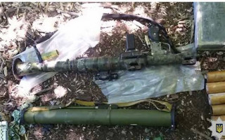 Под Днепром полицейский собирал металлолом и случайно нашел тайник с оружием