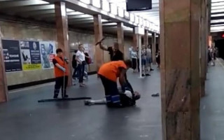 Избил пассажира в метро: прокуратура взялась за полицейского
