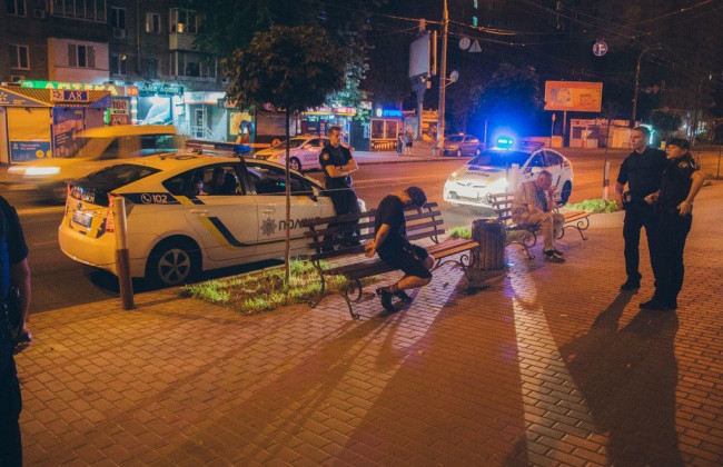 В Киеве неадекваты набросились с ножом на прохожих