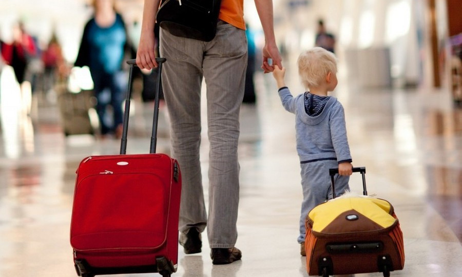 Выезд с ребенком за границу без согласия родителя: суд дал разъяснения