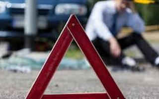 На Житомирской трассе фура протаранила два авто и загорелась, есть жертвы