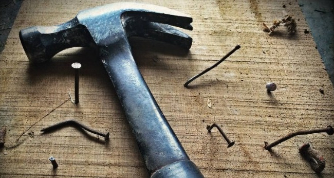 «Молотком по голове»: женщина напала на мужчину в Ивано-Франковске